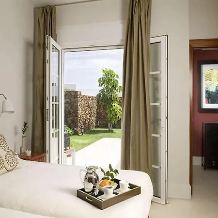 Puerto Del Carmen Sleeps 6 Pool Wifi Villa Puerto del Carmen (Lanzarote)